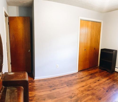 323 Maple St, Killingly CT 06239-1705 exterior