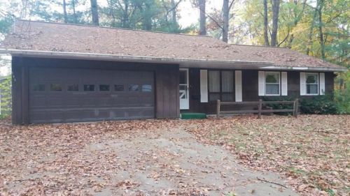 565 Sherman St, Allegan, MI 49010-1452