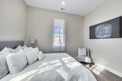 2718 Monroe St, Chicago IL 60624-2661 exterior