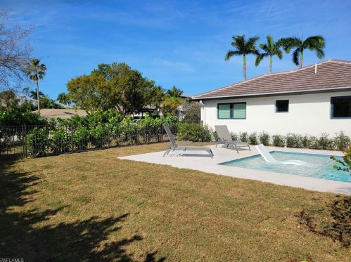 2900 Crayton Rd, Naples FL 34103-3532 exterior