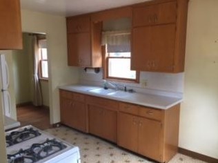 1062 Beatrice St, Saint Paul, MN 55121-1401