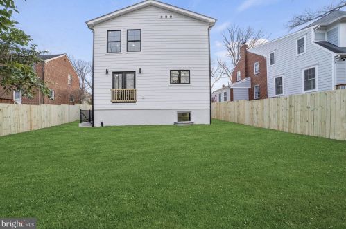 1505 Crestwood Dr, Alexandria VA  22302-2303 exterior