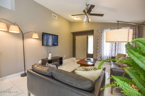 6802 Quailwood Way, Tucson AZ 85757-6923 exterior