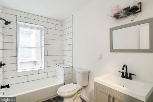 6019 Catharine St, Philadelphia PA 19147-2910 exterior