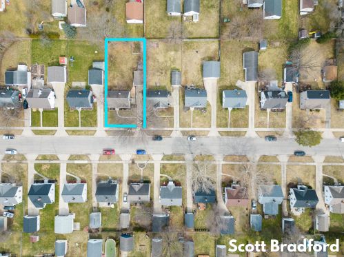 1317 Northlawn St, Grand Rapids MI 49505-3867 exterior