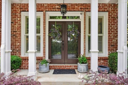 1141 Brookhaven Commons Dr, Atlanta, GA 30319-2968