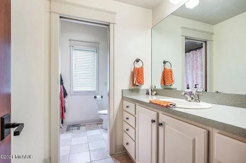 642 Chancellor Dr, Wyoming MI 49418 exterior