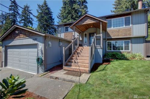 15757 Densmore Ave, Seattle WA  98133-5520 exterior