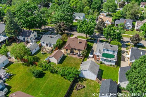 1114 Northlawn St, Grand Rapids MI 49505-3724 exterior