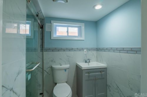 131 Bernard Ave, Edison NJ 08837-3036 exterior