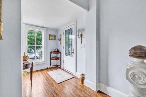 6 Crockett St, Norwalk CT 06853-1611 exterior