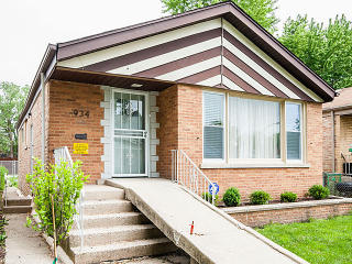 934 50th St, Chicago, IL 60615-2702