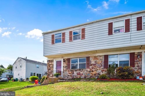 1 Dogwood Ln, Pottstown, PA 19464-3623