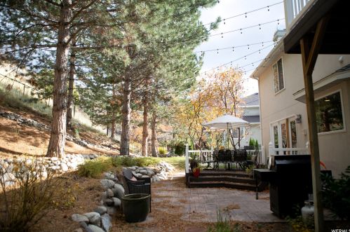 8967 Cobble Canyon Ln, Sandy UT 84093-3813 exterior