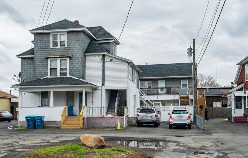 81 Exposition Ter, West Springfield MA  01089-3717 exterior