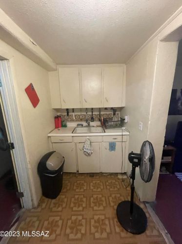 430 6 St, Tucson AZ 85716-4408 exterior