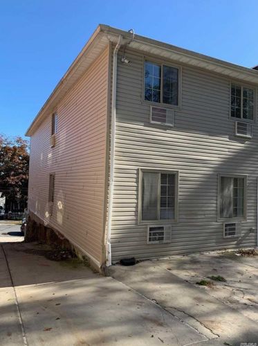 3939 Secor Ave, Bronx NY 10466-2412 exterior