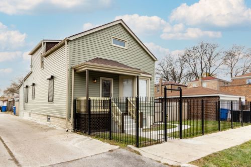 215 77th St, Chicago, IL 60620-0010