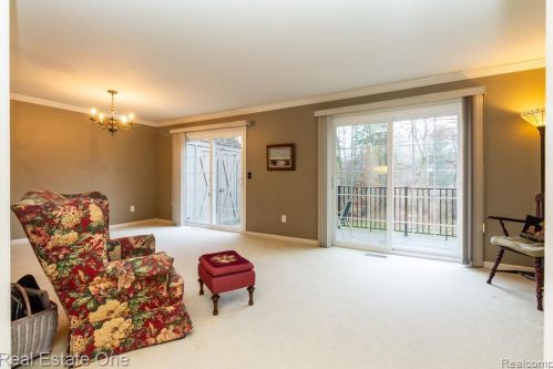 1439 Lantern Ln, Rochester MI 48306-4240 exterior