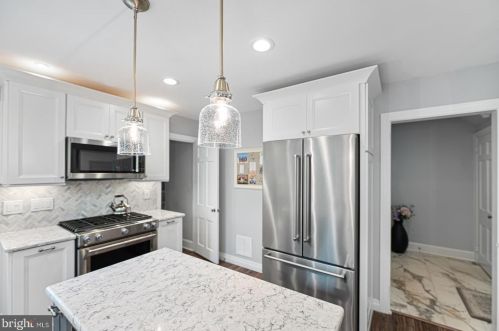 5 Lexington Ave, Pittsburgh PA 15215-3218 exterior