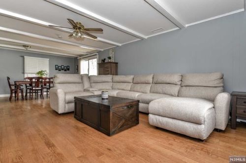 128 Third St, Mahwah NJ  07430-1253 exterior