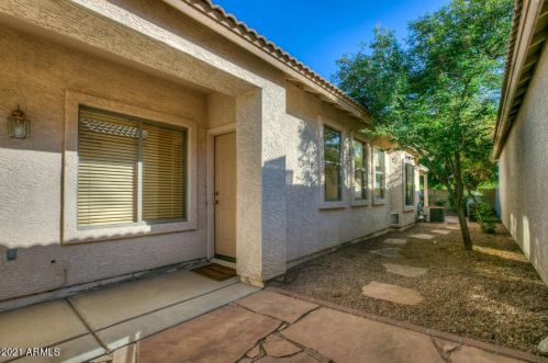 569 Mariposa St, Chandler, AZ 85225-2947