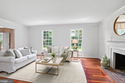 10017 Carmelita Dr, Rockville MD 20854-4247 exterior