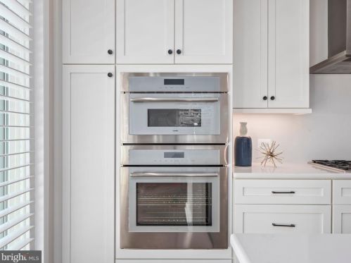 10346 Grosvenor Pl, Rockville MD 20852 exterior