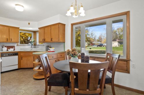 5193 Tuckaway Dr, Milwaukee WI 53221-3743 exterior