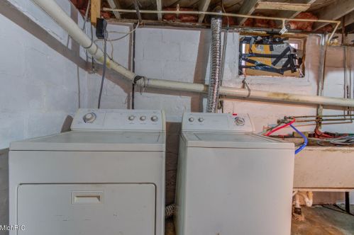 528 Creston St, Meskegon MI 49442-2262 exterior