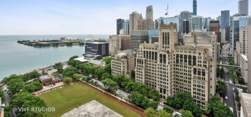 222 Pearson St, Chicago IL  60611-7347 exterior