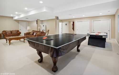 695 Mitchell Ave, Elmhurst IL 60126-4855 exterior