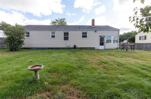 9 Beech Rd, Enfield CT exterior