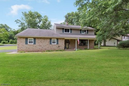 1 Fox Chase Dr, Piscataway, NJ 08854-5704