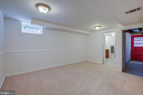 6918 Westhampton Dr, Alexandria VA 22307-1528 exterior