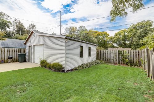 2015 94, Milwaukee WI 53227-1403 exterior