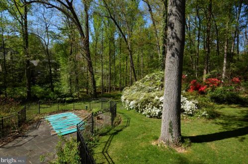 7616 Burford Dr, Mc Lean VA  22102-2134 exterior