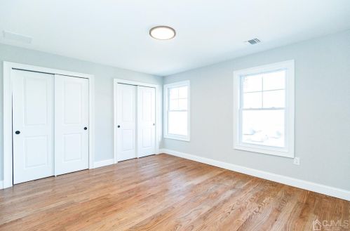 20 Linden Ave, Edison NJ 08817-3208 exterior