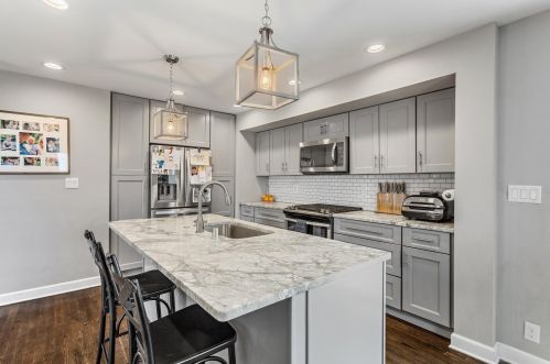 4850 Santa Monica Blvd, Milwaukee WI 53217-4618 exterior