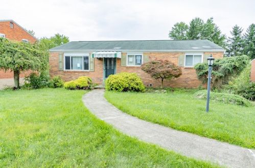 217 Alcan Dr, Pittsburgh, PA 15239-2319