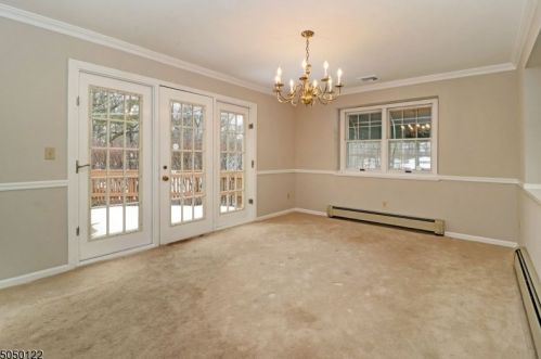 83 Edgewood Dr, Florham Park NJ 07932-2126 exterior