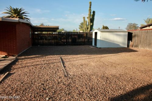 7365 Eastview Dr, Tucson AZ 85710-5519 exterior