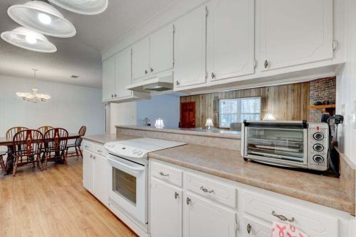 4 Pinewood Dr, Defuniak Springs FL 32433-4537 exterior