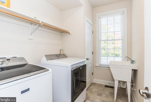 8106 Ashton St, Alexandria VA 22309-1345 exterior