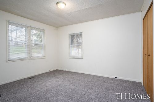 100 Leonard St, Grand Rapids MI 49503-1232 exterior