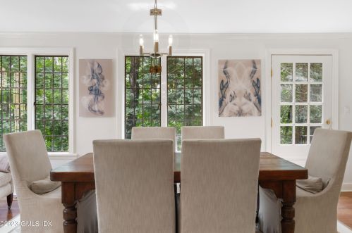 33 Midwood Rd, Greenwich CT 06830-3800 exterior