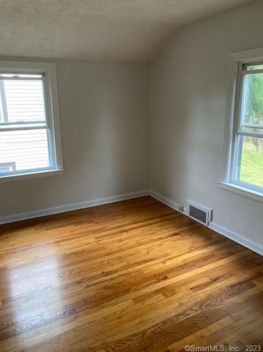 83 Burnham St, Hartford CT 06108-1005 exterior