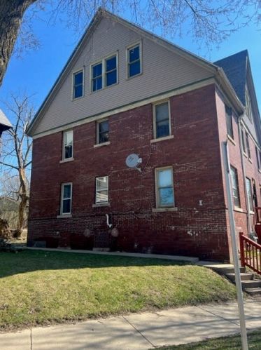 3522 Sarnow St, Milwaukee, WI 53208-1957