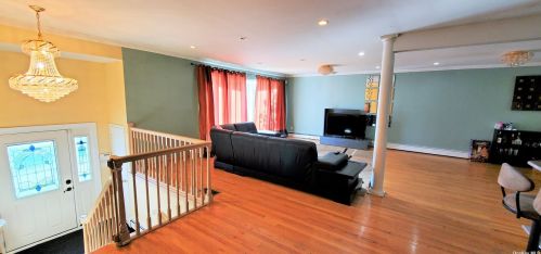 758 Turf Rd, Valley Stream NY  11581-3506 exterior