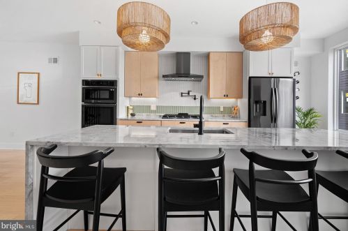 1613 2nd St, Philadelphia PA 19122 exterior